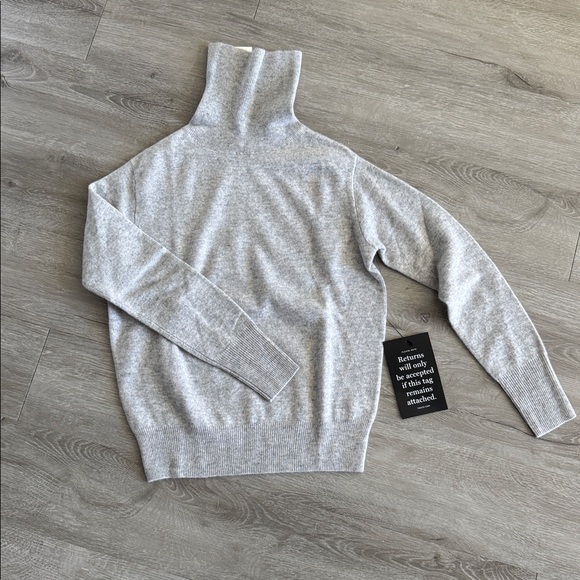 NWT Tuckernuck' Gray Cashmere Turtleneck Sweater - Picture 5 of 9
